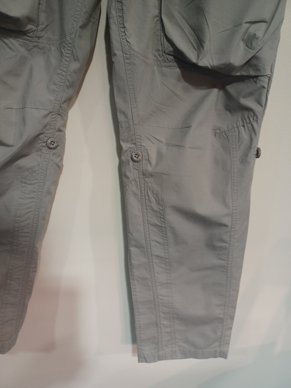 Armani Exchange Men’s Light Khaki Cargo Pants with Utility Pockets - Picture 10 of 11